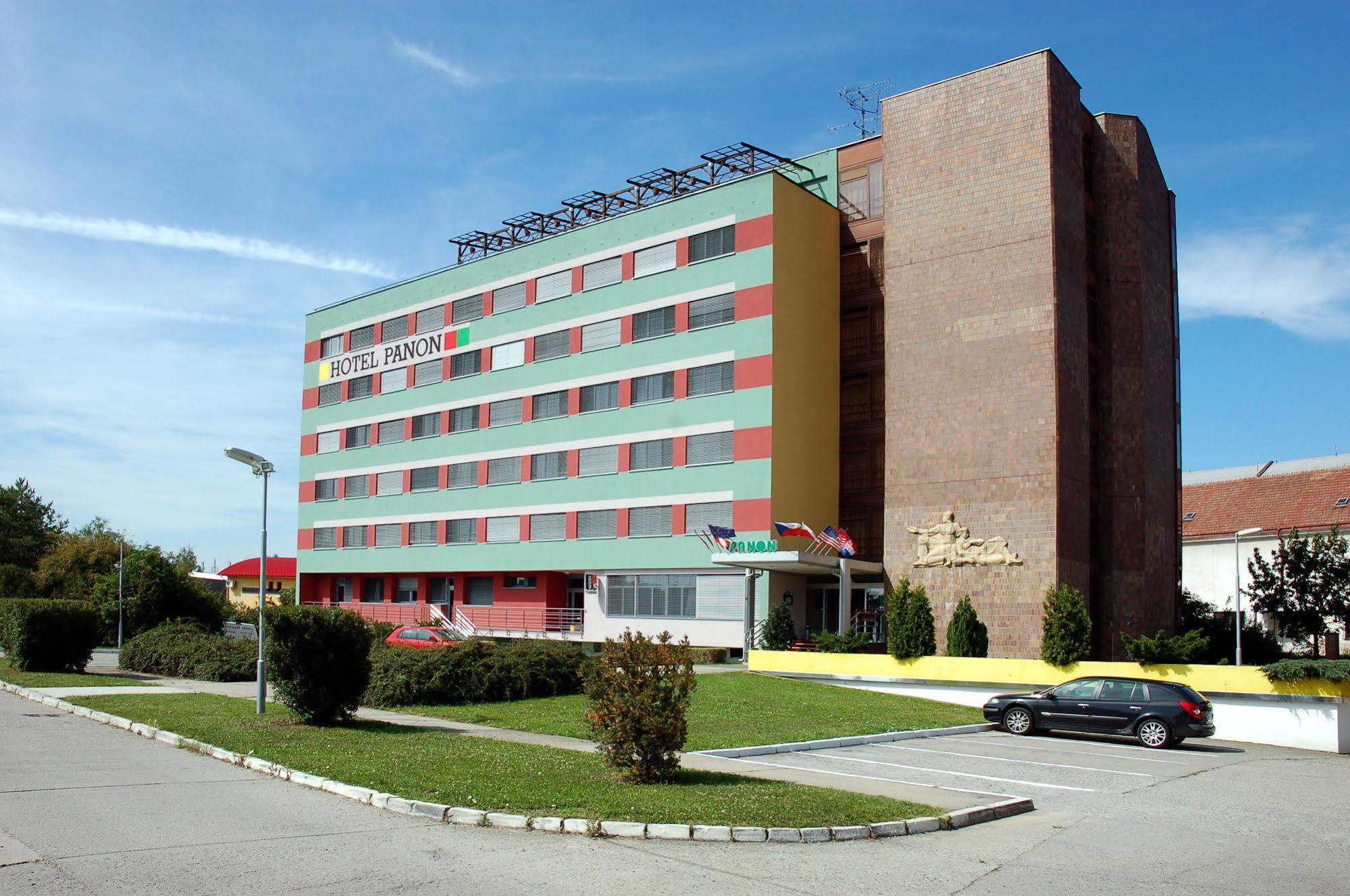 Hotel Panon Hodonin Exterior photo